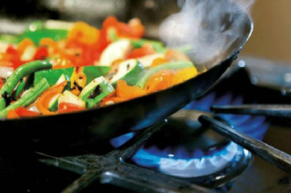 cooking-on-gas-cooktops