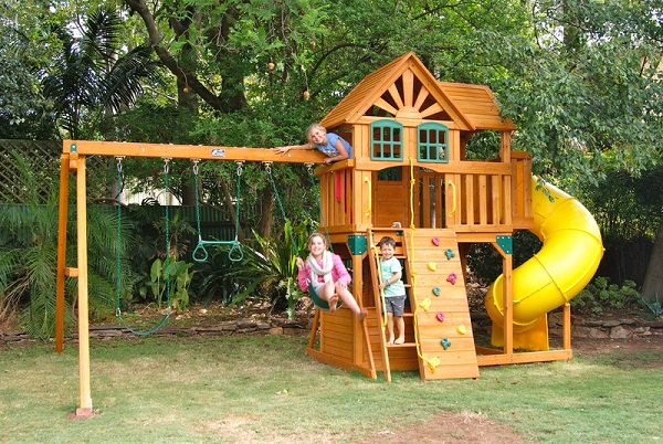 toddler cubby house and slide