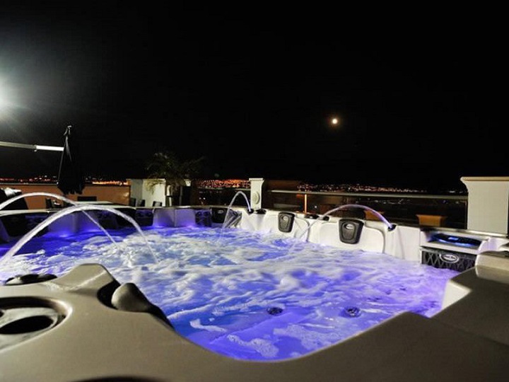 8 seater spa